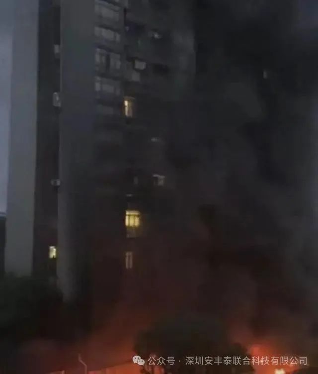 警示案例｜心痛！小區(qū)凌晨突發(fā)大火，150輛電動(dòng)車化為灰燼！